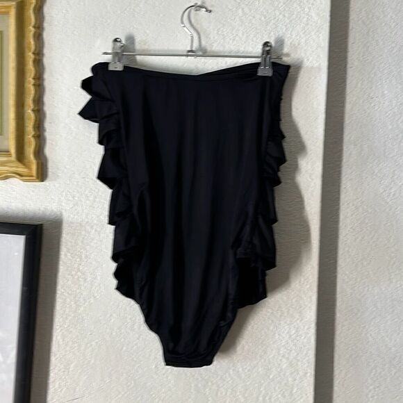 Xhilaration Size Small black ruffle one piece swimsuit - Picture 4 of 4